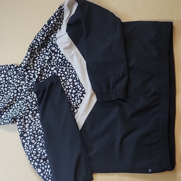 Jessica Simpson Black and White Boxy Long Sleeve Hoodie - Picture 9 of 9